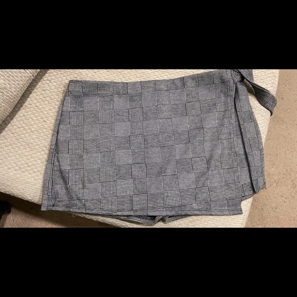 Skirts - Picture 2 of 2